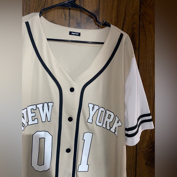 Short Sleeve - Picture 2 of 3